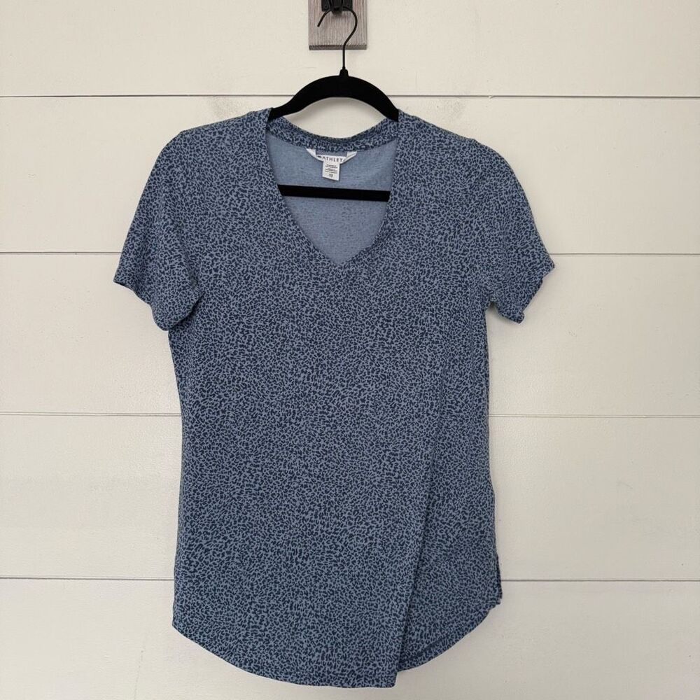 Athleta Women’s XS Breezy Scoop Vneck Leopard Tee